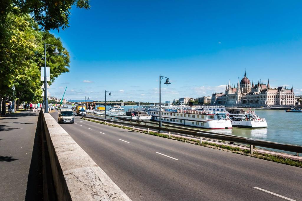 Mickey'S Chain Bridge Apartments Budapeste Exterior foto
