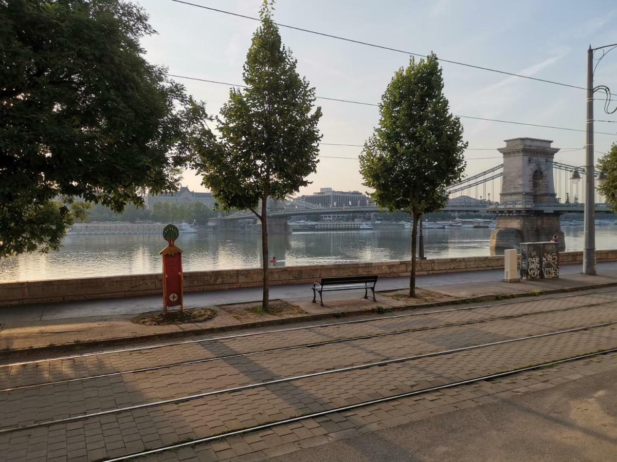 Mickey'S Chain Bridge Apartments Budapeste Exterior foto
