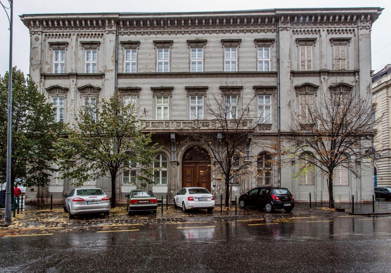 Mickey'S Chain Bridge Apartments Budapeste Exterior foto